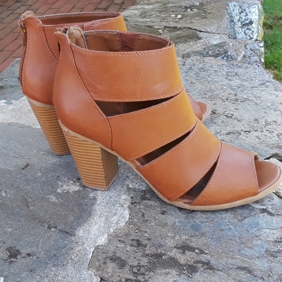 Sonoma life styles Shoes - Sonoma Life & Style synoko saddle heel block sanda